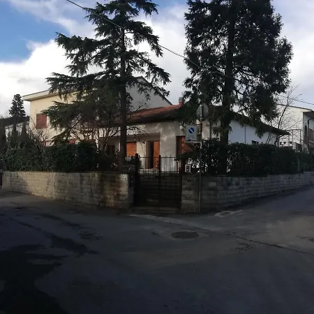 לינה וארוחת בוקר Querceto 3*